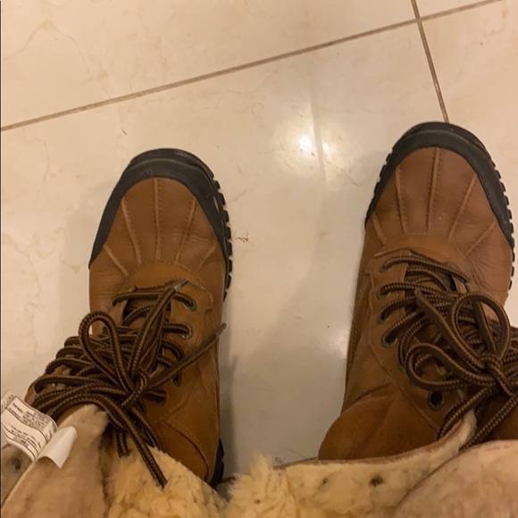 Ugg Adirondack tall size 7 please read description - Picture 4 of 6